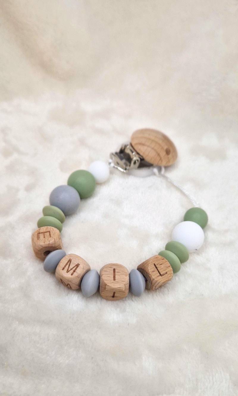Schnullerkette Mit Namen - Personalisiert Grün Aus Holz & Silikon | Geschenk Zur Geburt + Taufe Liebevoll Handgefertigt, Junge/Mädchen von Etsy - TitiloobyKiki