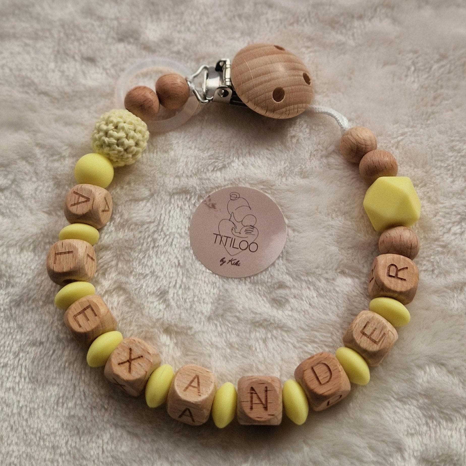 Personalisierte Schnullerkette Mit Namen - Liebevoll Handgefertigt |Handgemachtes Babygeschenk| Bpa-Frei| Holzbuchstaben | Gelb von Etsy - TitiloobyKiki