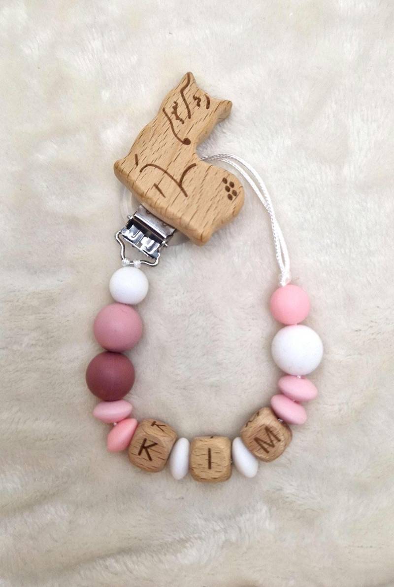 Schnullerkette Mit Namen - Personalisiert Rosa Aus Holz & Silikon | Geschenk Zur Geburt + Taufe Liebevoll Handgefertigt, Junge/Mädchen von Etsy - TitiloobyKiki