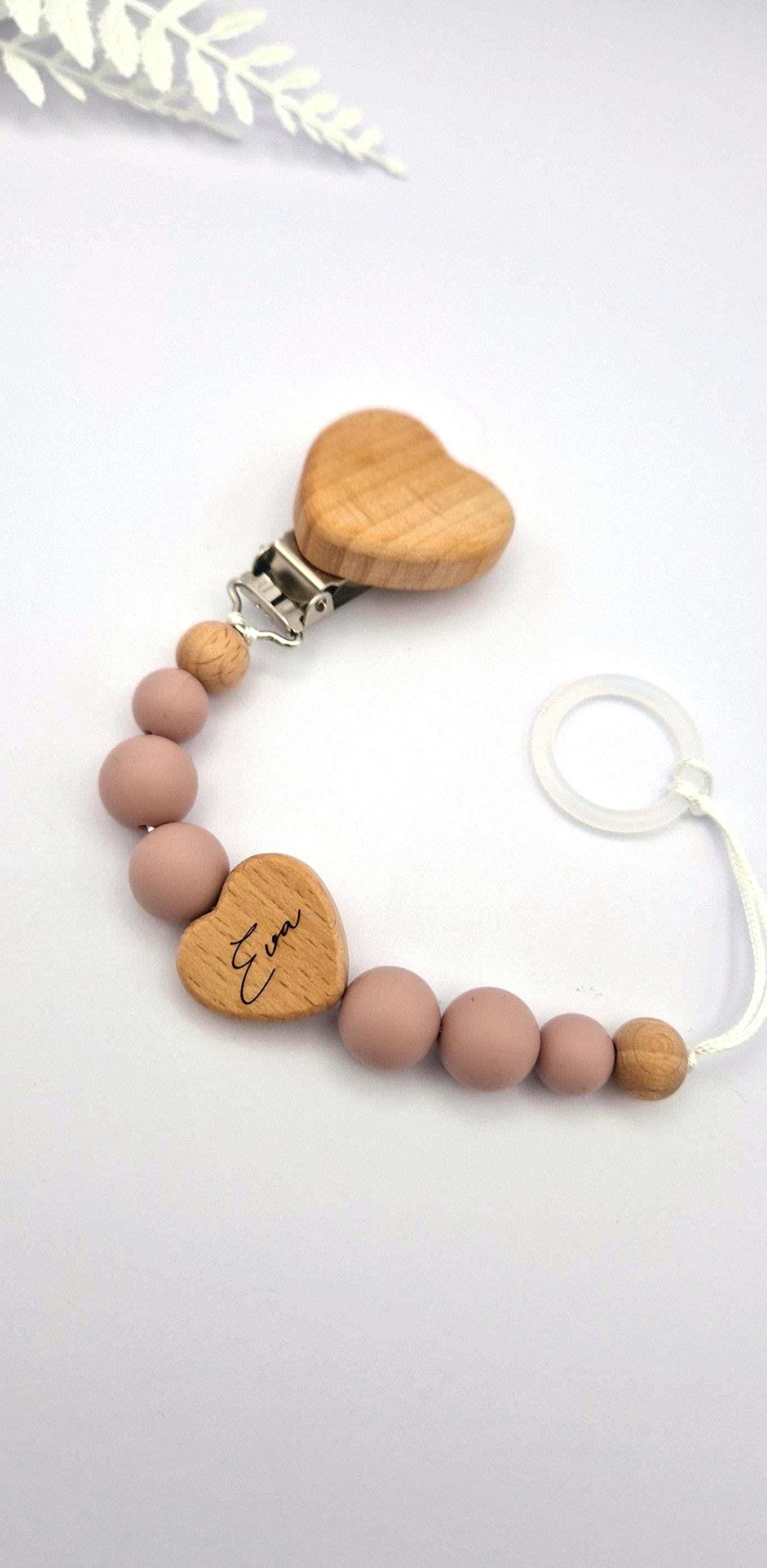 Personalisierte Schnullerkette Mit Namen |Pastellrosa| Baby Geschenk Geburt & Taufe |Handgemachter Schnullerhalter Bpa-Frei|Mit Namensgravur Personalisierte Schnullerkette Mit Namen |Pastellrosa| Baby Geschenk Geburt & Taufe |Handgemachter Schnullerhalter Bpa-Frei|Mit Namensgravur von Etsy - TitiloobyKiki