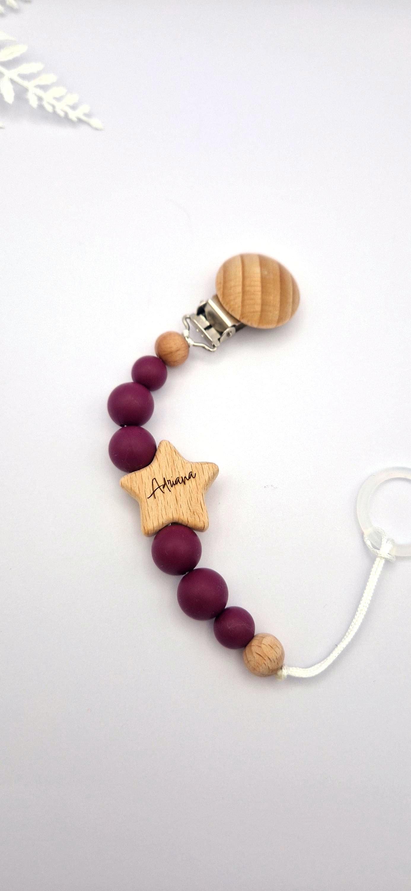 Personalisierte Schnullerkette Mit Namen | Weinrot Baby Geschenk Geburt & Taufe Handgemachter Schnullerhalter Bpa-Frei| Mit Namensgravur Personalisierte Schnullerkette Mit Namen | Weinrot Baby Geschenk Geburt & Taufe Handgemachter Schnullerhalter Bpa-Frei| Mit Namensgravur von Etsy - TitiloobyKiki