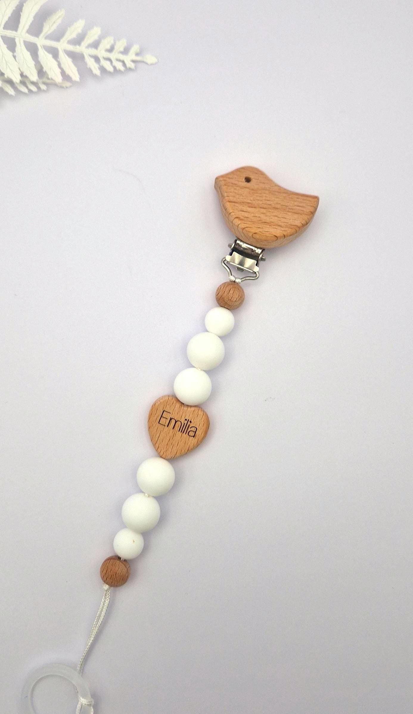 Personalisierte Schnullerkette Mit Namen | Weiß Baby Geschenk Geburt & Taufe Handgemachter Schnullerhalter Bpa-Frei Mit Namensgravur Personalisierte Schnullerkette Mit Namen | Weiß Baby Geschenk Geburt & Taufe Handgemachter Schnullerhalter Bpa-Frei Mit Namensgravur von Etsy - TitiloobyKiki