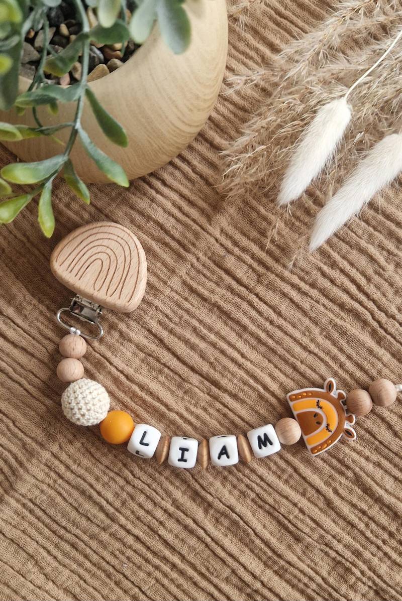 Schnullerkette Für Babys Mit Namen Mädchen Und Junge Personalisiert, 100% Handgemacht, Boho, Natur, Rosa, Grün, Baby, Weiße Buchstaben von Etsy - TitiloobyKiki