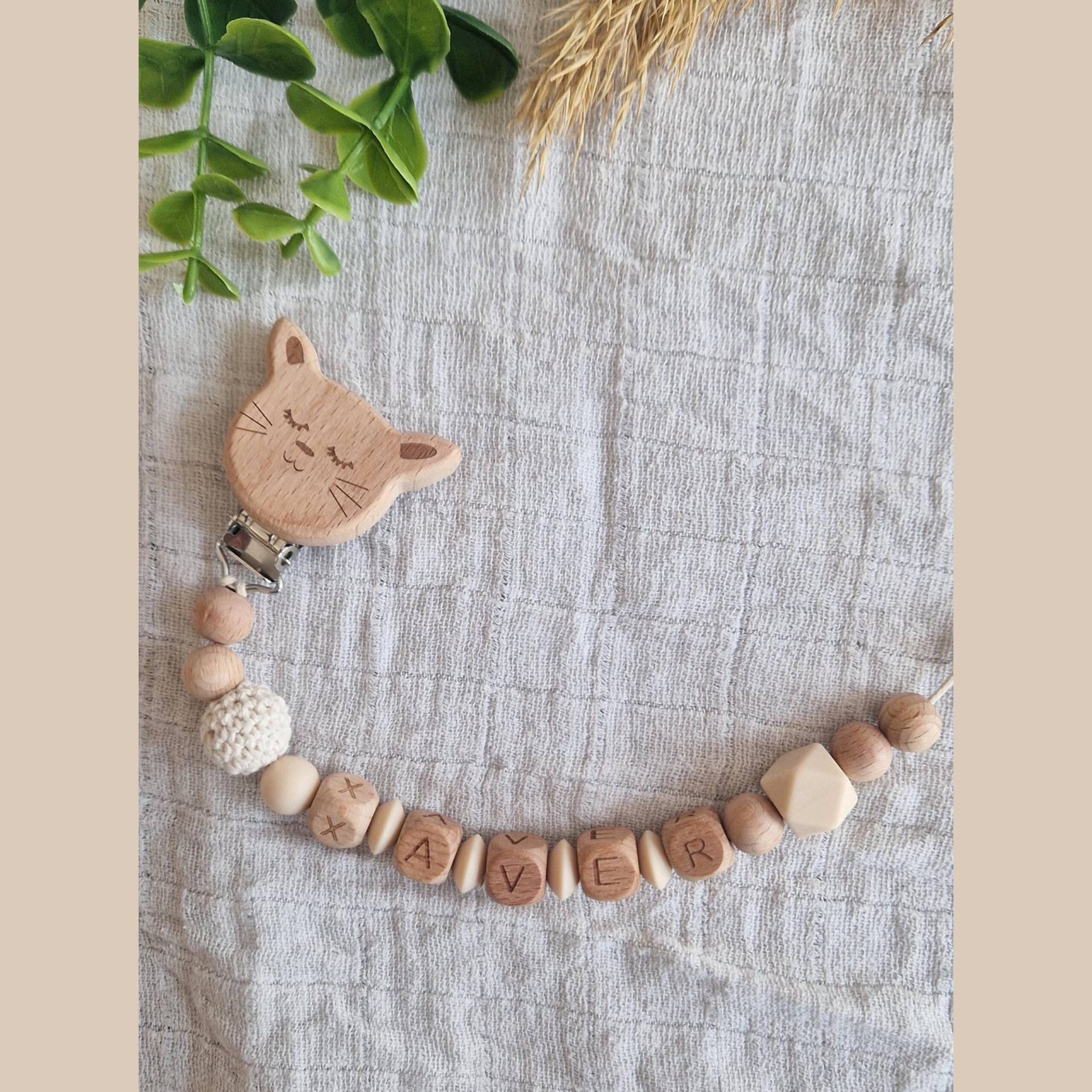Personalisierte Beige Schnullerkette Mit Namen - Liebevoll Handgefertigt |Handgemachtes Babygeschenk| Buntes Design | Holzbuchstaben Personalisierte Beige Schnullerkette Mit Namen - Liebevoll Handgefertigt |Handgemachtes Babygeschenk| Buntes Design | Holzbuchstaben von Etsy - TitiloobyKiki