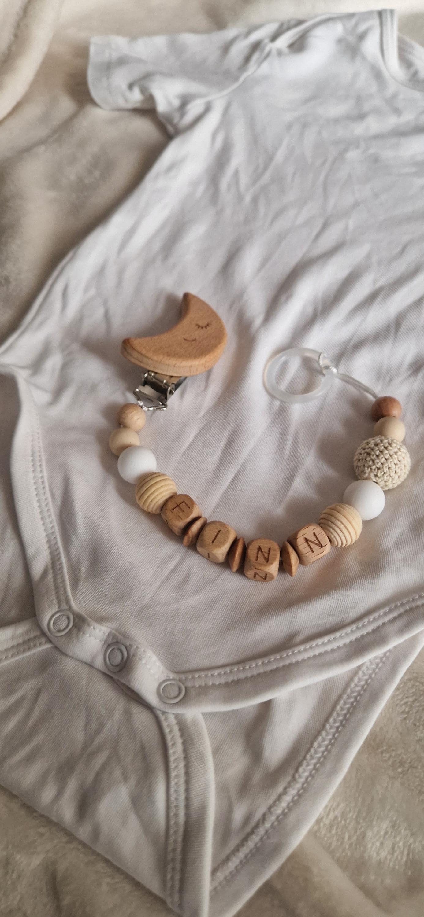 Boho Schnullerkette Mit Namen - Häkel/Perlen & Holzbuchstaben Personalisiertes Babygeschenk Handgemacht Geschenk Zur Geburt Boho Schnullerkette Mit Namen - Häkel/Perlen & Holzbuchstaben Personalisiertes Babygeschenk Handgemacht Geschenk Zur Geburt von Etsy - TitiloobyKiki