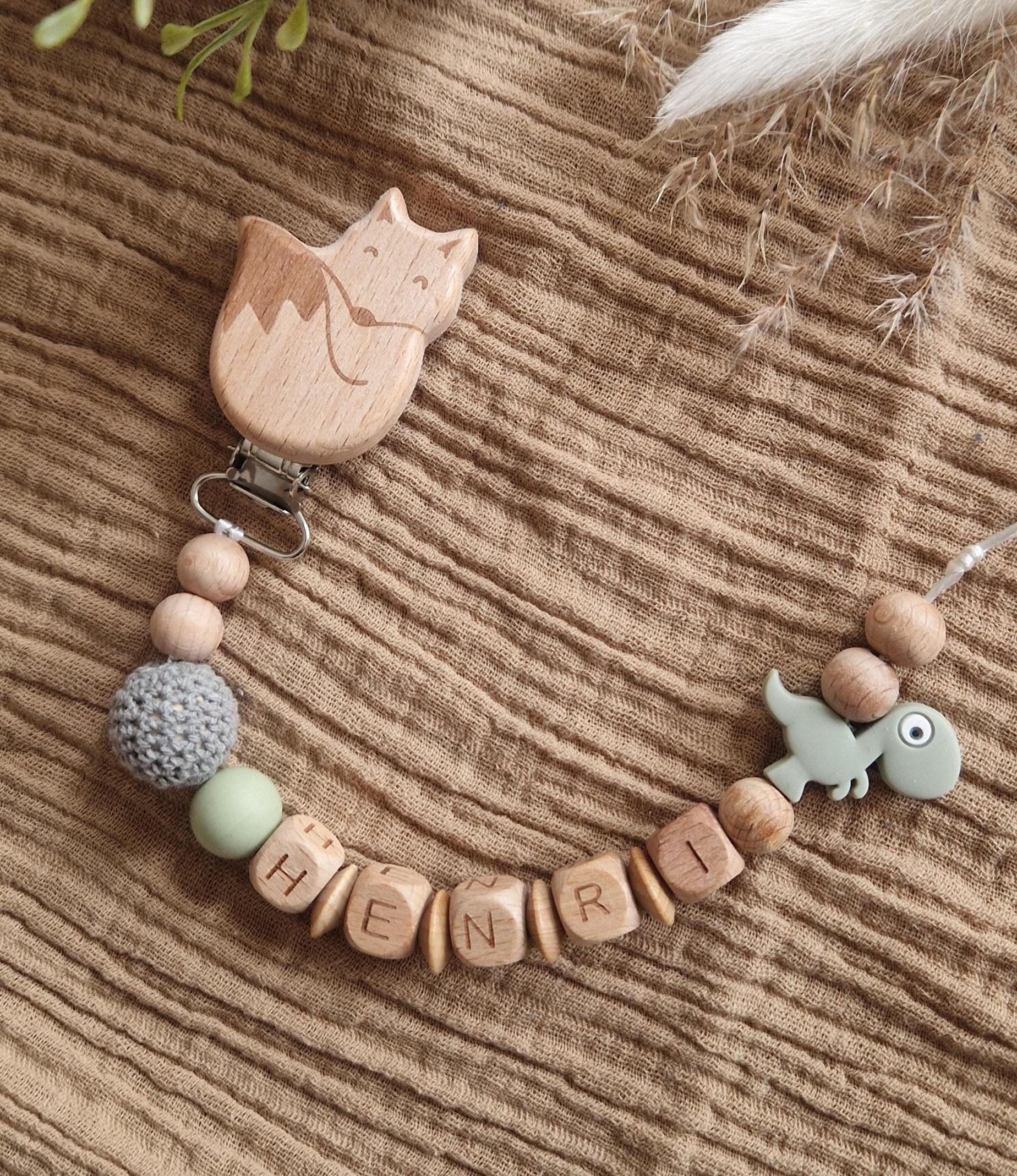 Schnullerkette Dino Mit Name |Personalisiertes Tiermotiv | Geschenk Für Babys |Babyartikel Holzbuchstaben Schnullerkette Dino Mit Name |Personalisiertes Tiermotiv | Geschenk Für Babys |Babyartikel Holzbuchstaben von Etsy - TitiloobyKiki