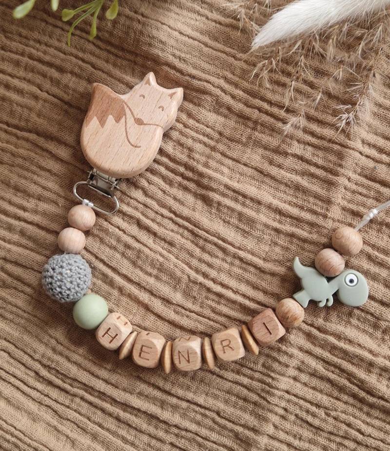 Schnullerkette Dino Mit Name |Personalisiertes Tiermotiv | Geschenk Für Babys |Babyartikel Holzbuchstaben von Etsy - TitiloobyKiki