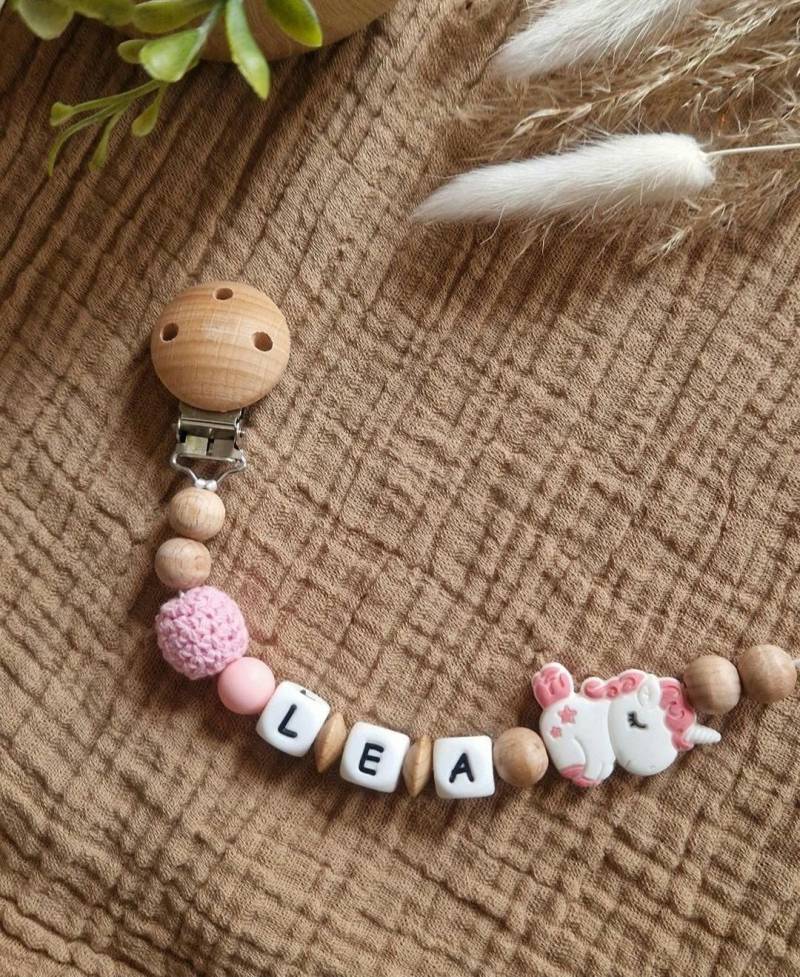 Schnullerkette Einhorn Mit Name | 100% Handgefertigt Personalisiertes Geschenk Für Babys Babyartikel |Weiße Silikonbuchstaben von Etsy - TitiloobyKiki