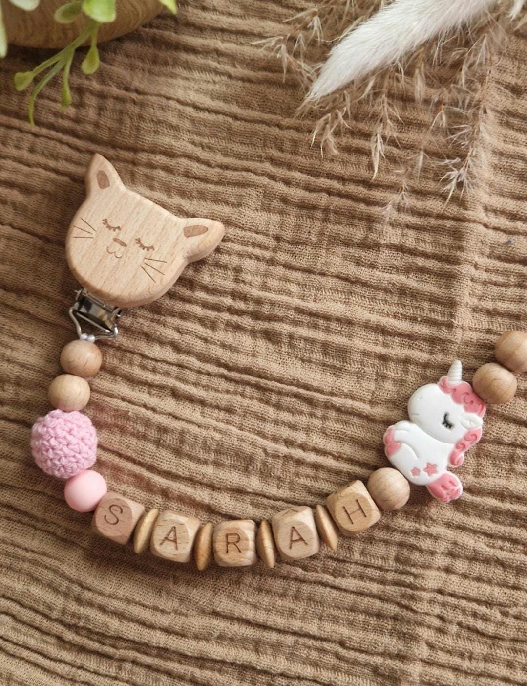 Schnullerkette Einhorn Rosa Mit Name | Personalisiertes Tiermotiv Geschenk Für Babys |Babyartikel Holzbuchstaben Schnullerkette Einhorn Rosa Mit Name | Personalisiertes Tiermotiv Geschenk Für Babys |Babyartikel Holzbuchstaben von Etsy - TitiloobyKiki
