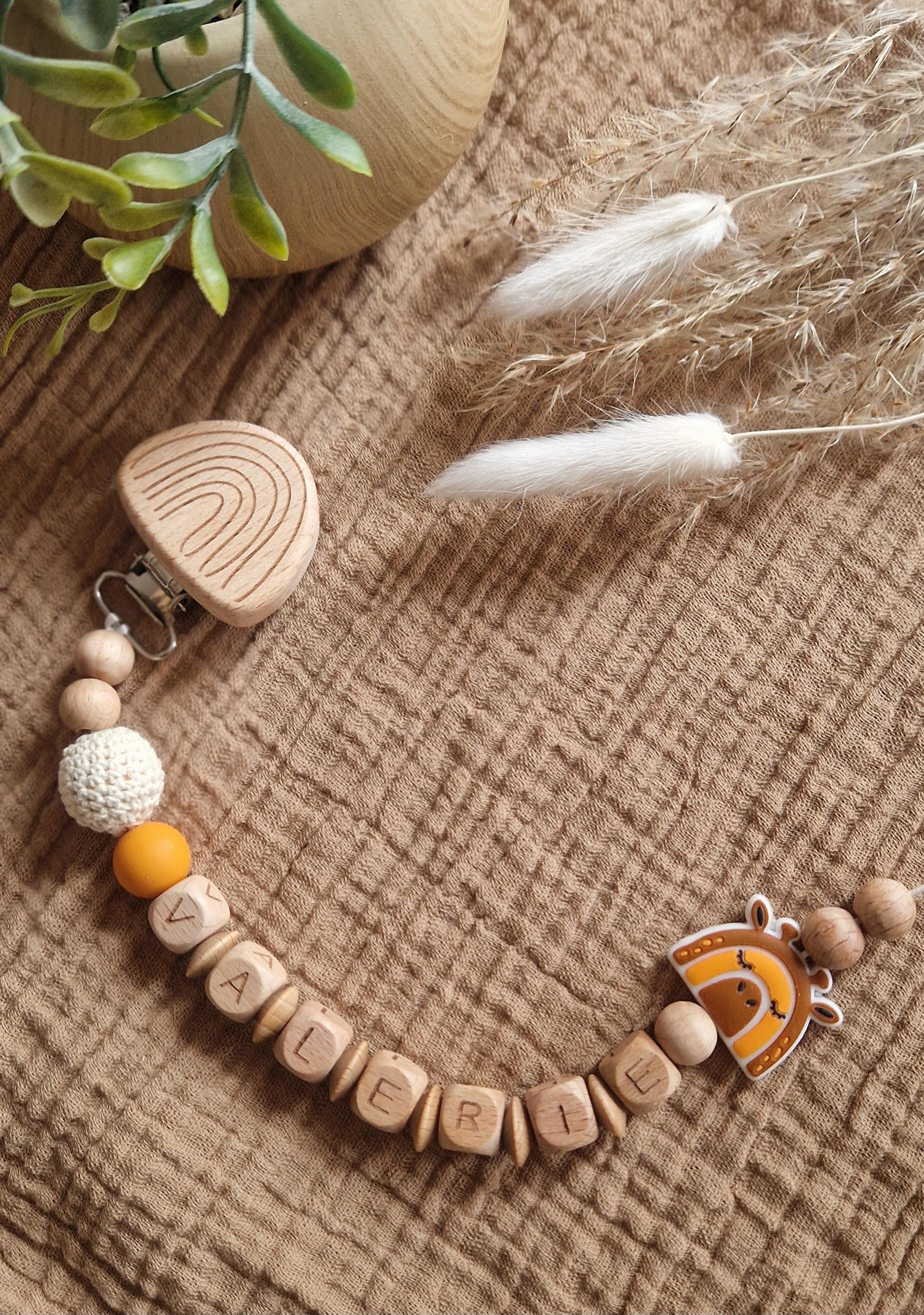Schnullerkette Für Babys Mit Namen Mädchen Und Junge, Personalisiert, 100%handgemacht, Boho, Natur, Rosa, Grün, Buchenholz Buchstaben Schnullerkette Für Babys Mit Namen Mädchen Und Junge, Personalisiert, 100%handgemacht, Boho, Natur, Rosa, Grün, Buchenholz Buchstaben von Etsy - TitiloobyKiki