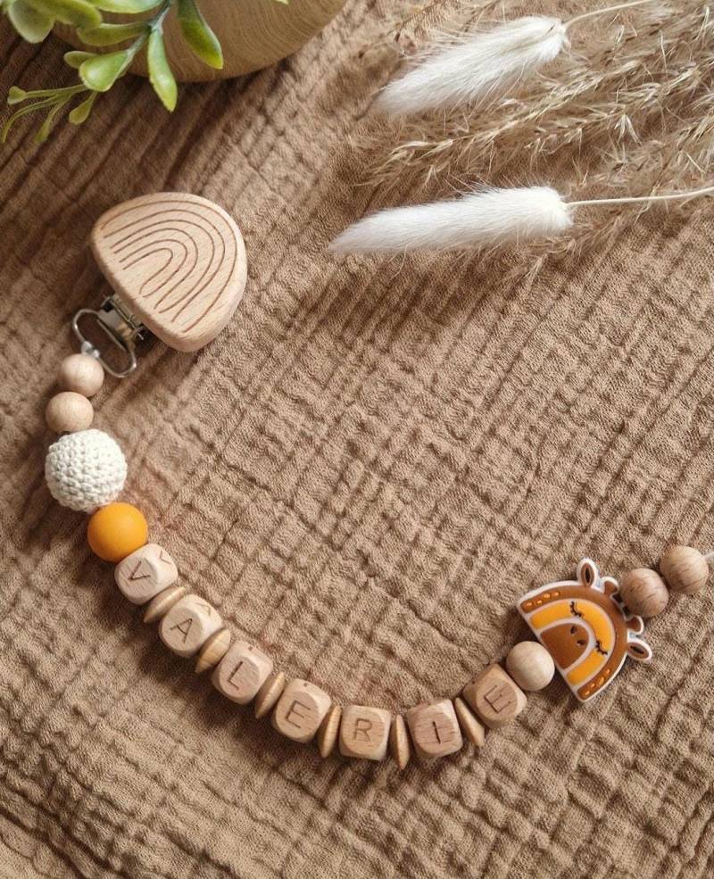 Schnullerkette Giraffe Mit Name | Personalisiertes Tiermotiv Geschenk Für Babys |Babyartikel Holzbuchstaben von Etsy - TitiloobyKiki