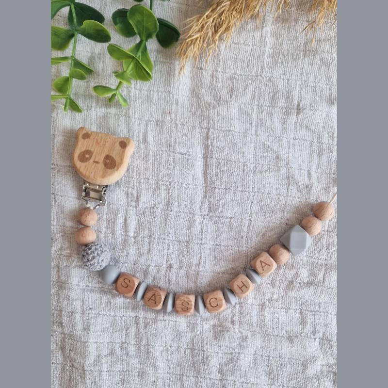Personalisierte Graue Schnullerkette Mit Namen - Liebevoll Handgefertigt Handgemachtes Babygeschenk| Buntes Design | Holzbuchstaben von Etsy - TitiloobyKiki