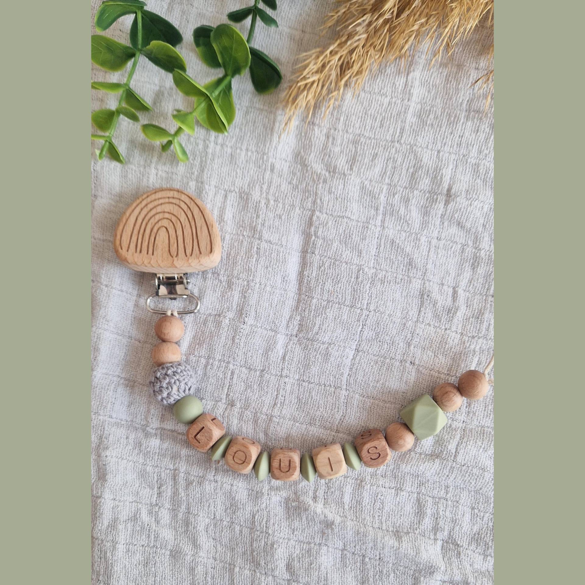 Personalisierte Grüne Schnullerkette Mit Namen - Liebevoll Handgefertigt |Handgemachtes Babygeschenk| Buntes Design | Holzbuchstaben Personalisierte Grüne Schnullerkette Mit Namen - Liebevoll Handgefertigt |Handgemachtes Babygeschenk| Buntes Design | Holzbuchstaben von Etsy - TitiloobyKiki
