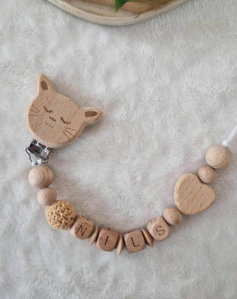Schnullerkette Herz Beige Mit Name | Individuell Gestaltbar |Handgemachtes Babygeschenk Personalisiertes Geschenk |Holzdesign von Etsy - TitiloobyKiki