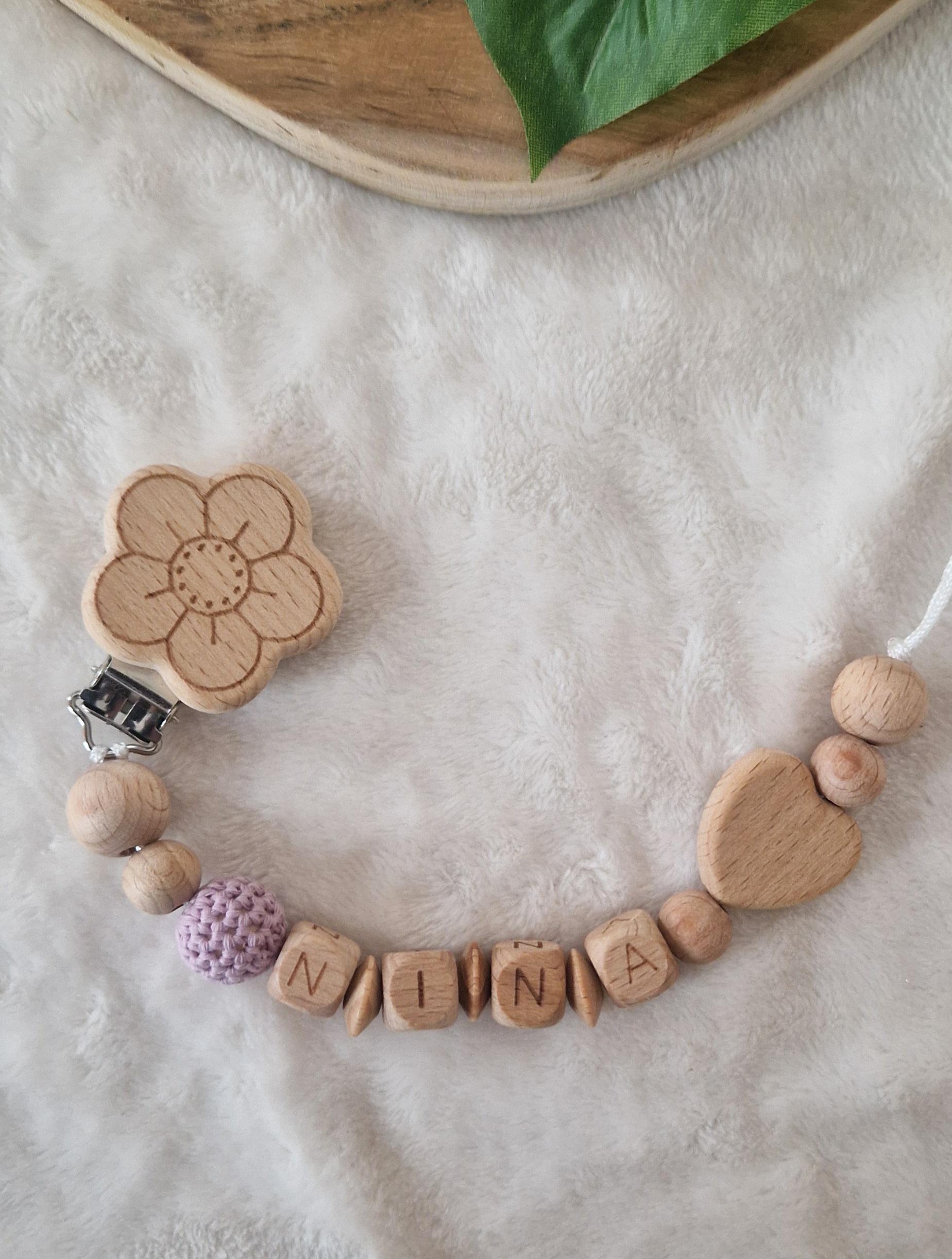 Schnullerkette Herz Lavendel Mit Name | Individuell Gestaltbar |Handgemachtes Babygeschenk Personalisiertes Geschenk |Holzdesign Schnullerkette Herz Lavendel Mit Name | Individuell Gestaltbar |Handgemachtes Babygeschenk Personalisiertes Geschenk |Holzdesign von Etsy - TitiloobyKiki