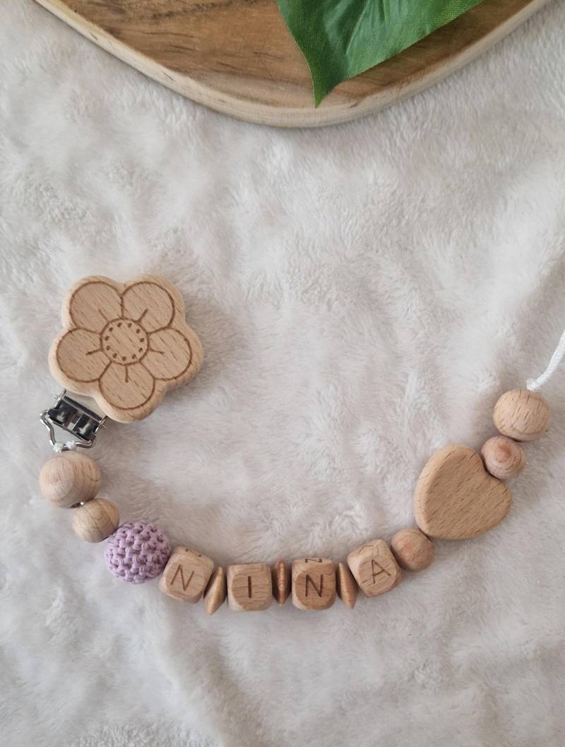 Schnullerkette Herz Lavendel Mit Name | Individuell Gestaltbar |Handgemachtes Babygeschenk Personalisiertes Geschenk |Holzdesign von Etsy - TitiloobyKiki
