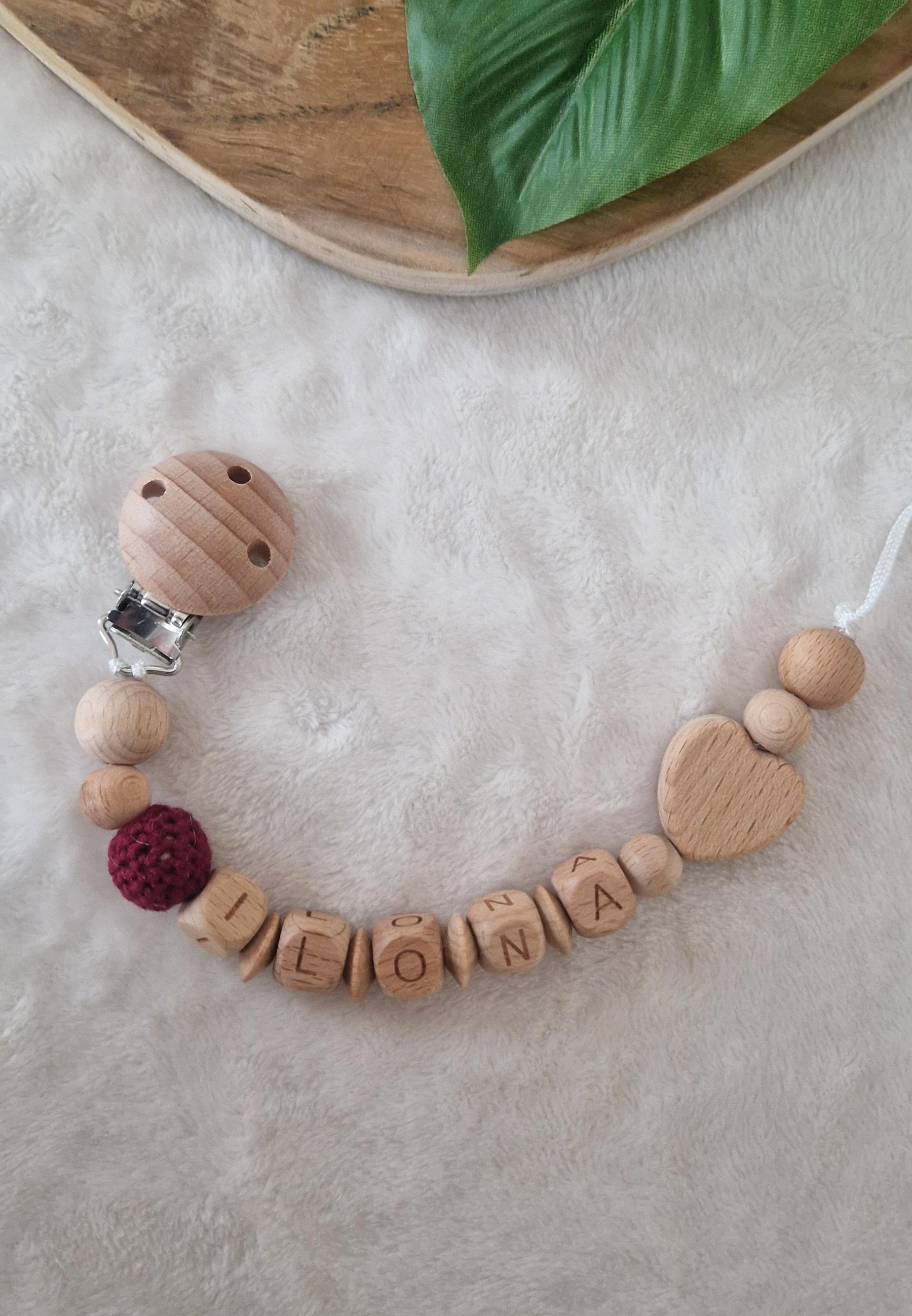 Schnullerkette Herz Weinrot Mit Name | Individuell Gestaltbar |Handgemachtes Babygeschenk |Personalisiertes Geschenk| Holzdesign Schnullerkette Herz Weinrot Mit Name | Individuell Gestaltbar |Handgemachtes Babygeschenk |Personalisiertes Geschenk| Holzdesign von Etsy - TitiloobyKiki