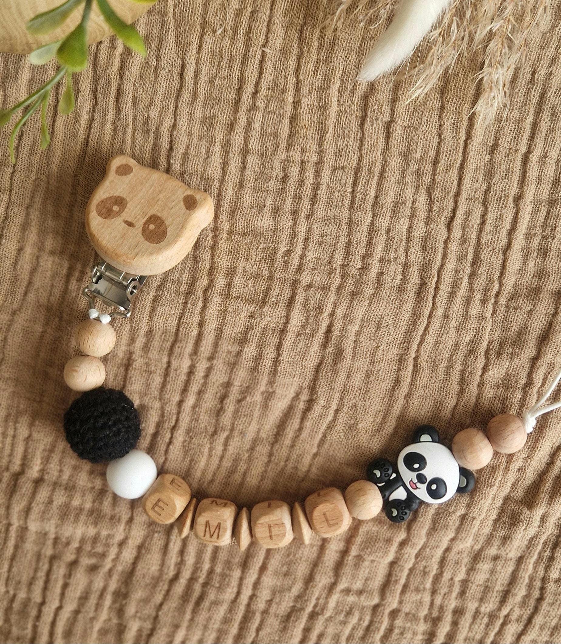 Schnullerkette Panda Mit Name|Personalisierte Pandadesign | Geschenke Für Babys| Holzbuchstaben Schnullerkette Panda Mit Name|Personalisierte Pandadesign | Geschenke Für Babys| Holzbuchstaben von Etsy - TitiloobyKiki