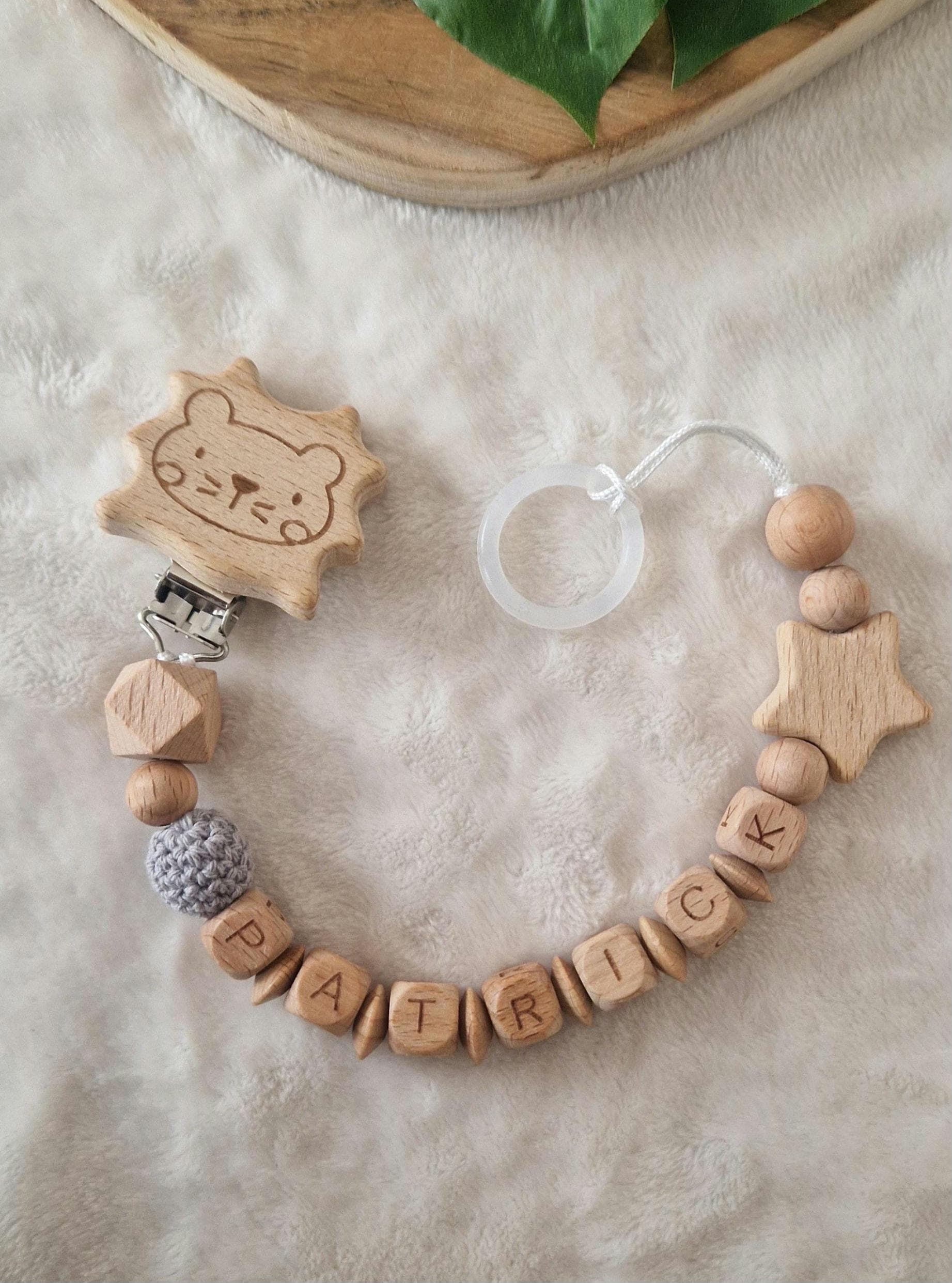 Schnullerkette Grau Stern Mit Name |Individuell Gestaltbar | Handgemachtes Babygeschenk |Personalisierte Holzbuchstaben Schnullerkette Grau Stern Mit Name |Individuell Gestaltbar | Handgemachtes Babygeschenk |Personalisierte Holzbuchstaben von Etsy - TitiloobyKiki
