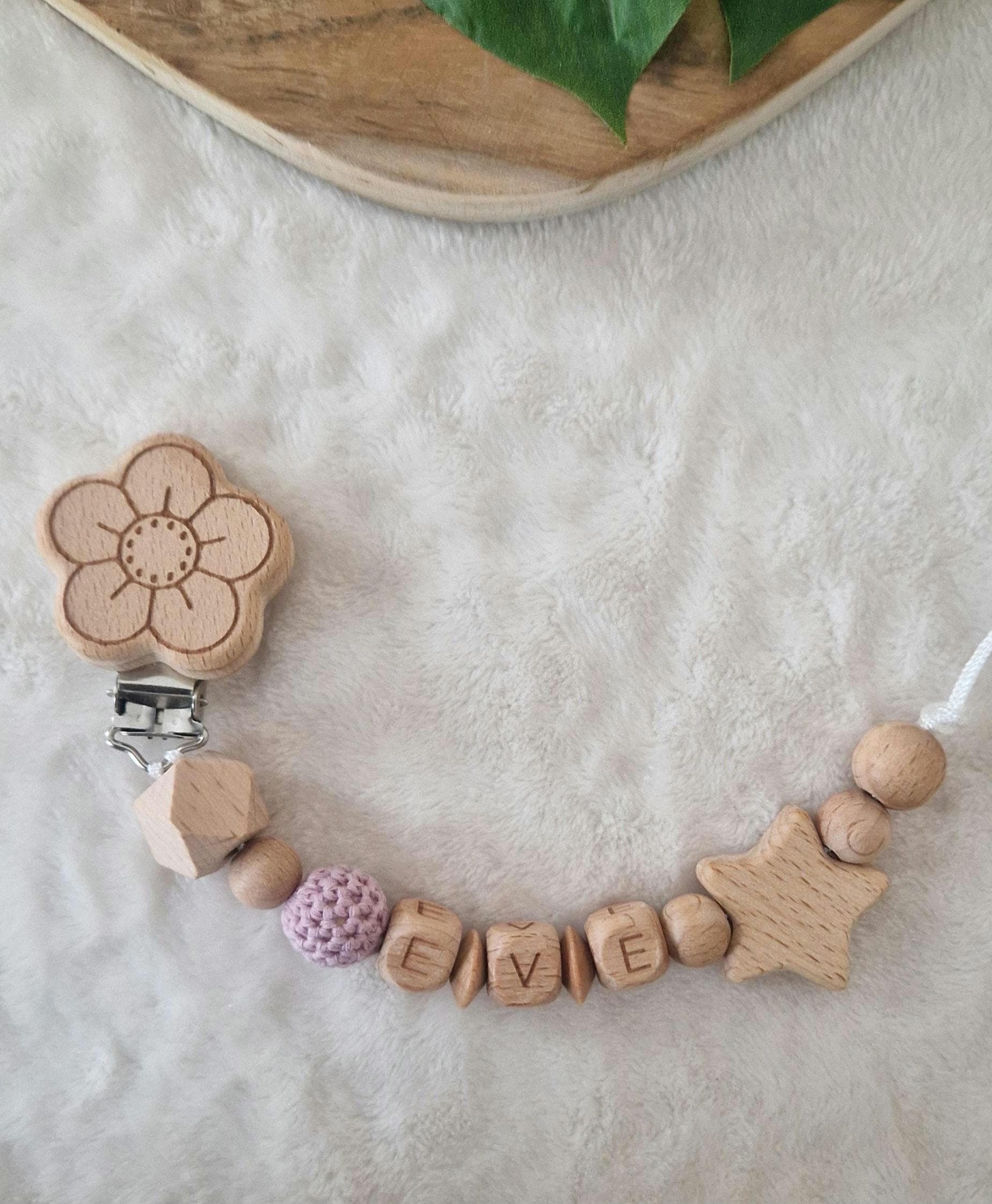 Schnullerkette Lavendel Stern Mit Name |Individuell Gestaltbar | Handgemachtes Babygeschenk |Personalisierte Holzbuchstaben Schnullerkette Lavendel Stern Mit Name |Individuell Gestaltbar | Handgemachtes Babygeschenk |Personalisierte Holzbuchstaben von Etsy - TitiloobyKiki