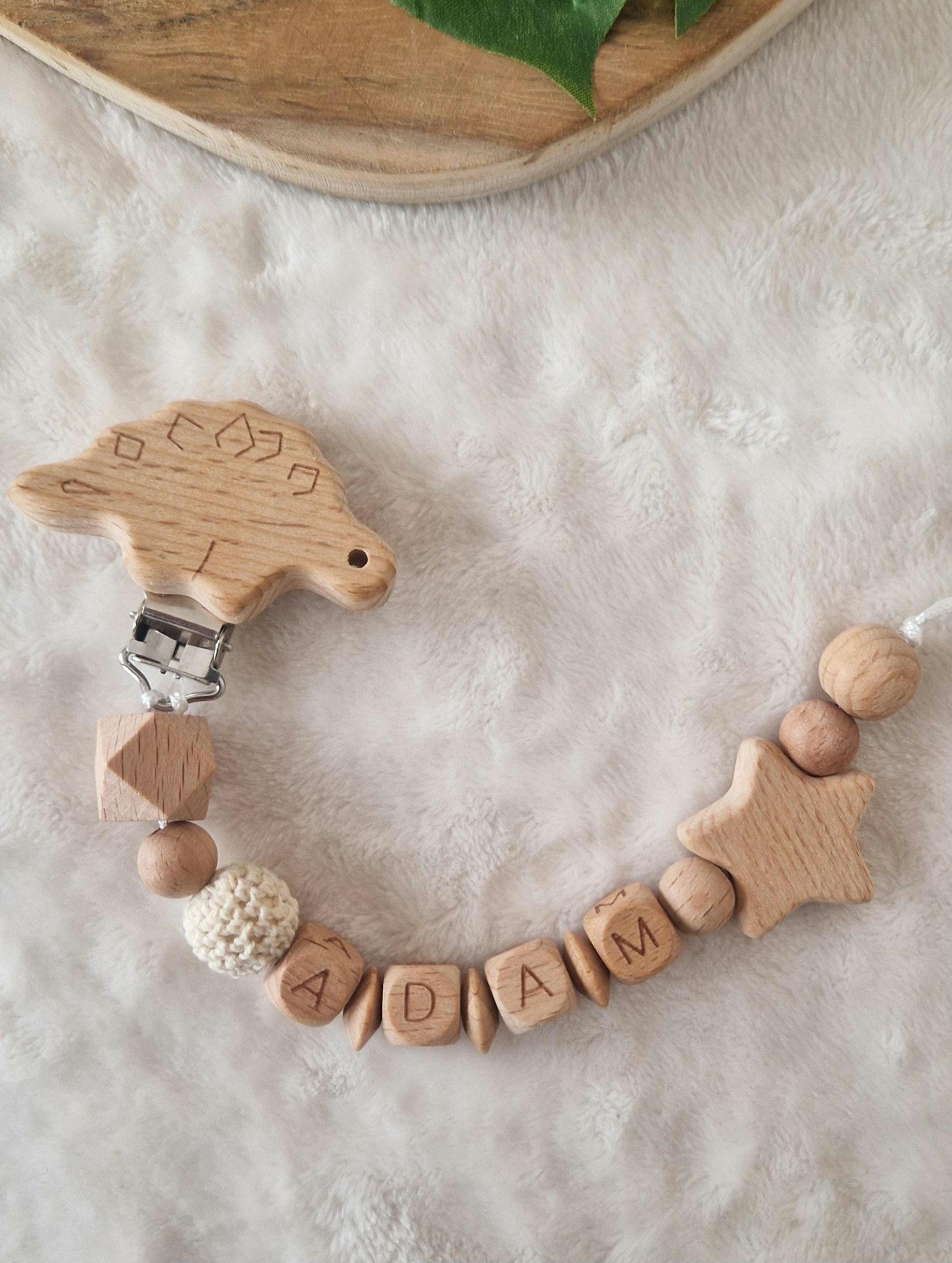 Schnullerkette Cremeweiß Stern Mit Name |Individuell Gestaltbar| Handgemachtes Babygeschenk |Personalisierte | Holzbuchstaben Schnullerkette Cremeweiß Stern Mit Name |Individuell Gestaltbar| Handgemachtes Babygeschenk |Personalisierte | Holzbuchstaben von Etsy - TitiloobyKiki