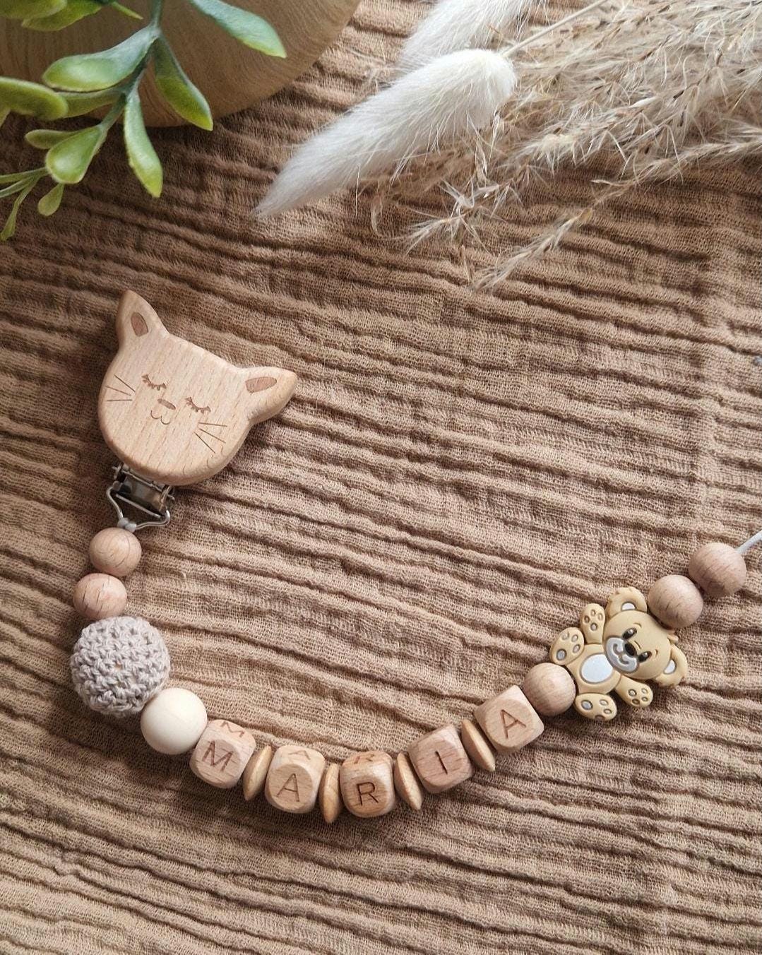 Schnullerkette Teddy Mit Name |Personalisiertes Tiermotiv | Geschenk Für Babys |Babyartikel Holzbuchstaben Schnullerkette Teddy Mit Name |Personalisiertes Tiermotiv | Geschenk Für Babys |Babyartikel Holzbuchstaben von Etsy - TitiloobyKiki
