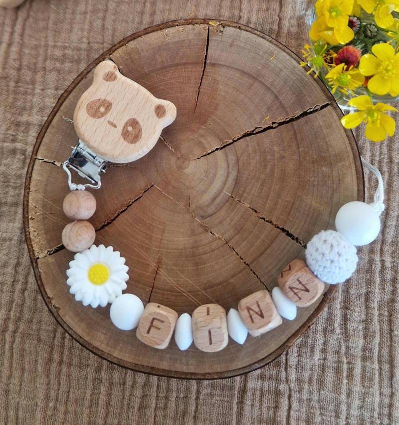Schnullerkette Weiß Mit Blume U. Name|Handgemachte Babyartikel|Personalisierte Blumenschnullerkette| Geschenke Für Babys| Holzbuchstaben von Etsy - TitiloobyKiki