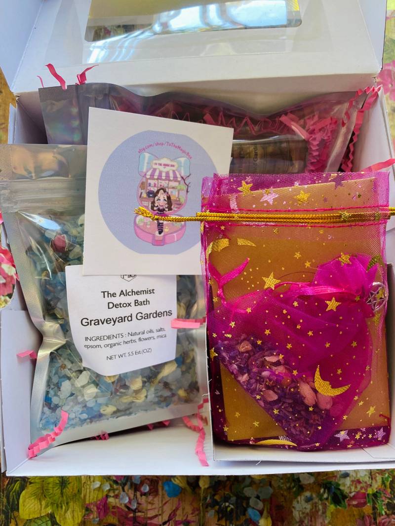 Friedhofsgärten Magie Geschenkbox von Etsy - ToTheMagicBox