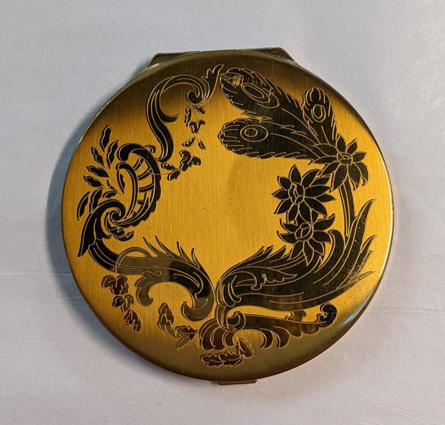 Vintage Wadswertige Große Gold Puderdose von Etsy - ToastyBarkerBoutique