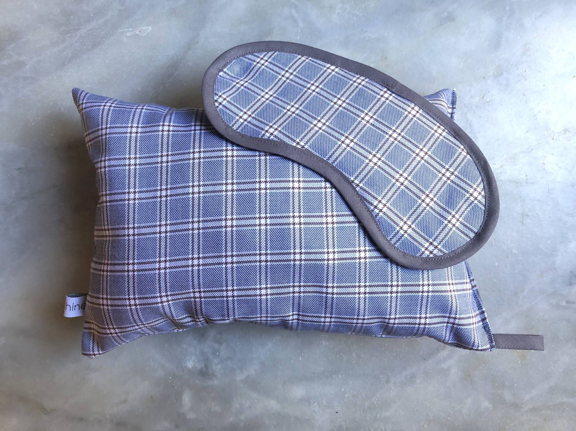 Reiseset Blau/Braun/Weiß-Kariert, Schlafmaske Mit Kissen, Reiseset, Geschenk Für Männer, Entspannung, Schlafbrille, Kissen Reiseset Blau/Braun/Weiß-Kariert, Schlafmaske Mit Kissen, Reiseset, Geschenk Für Männer, Entspannung, Schlafbrille, Kissen von Etsy - Tocchine