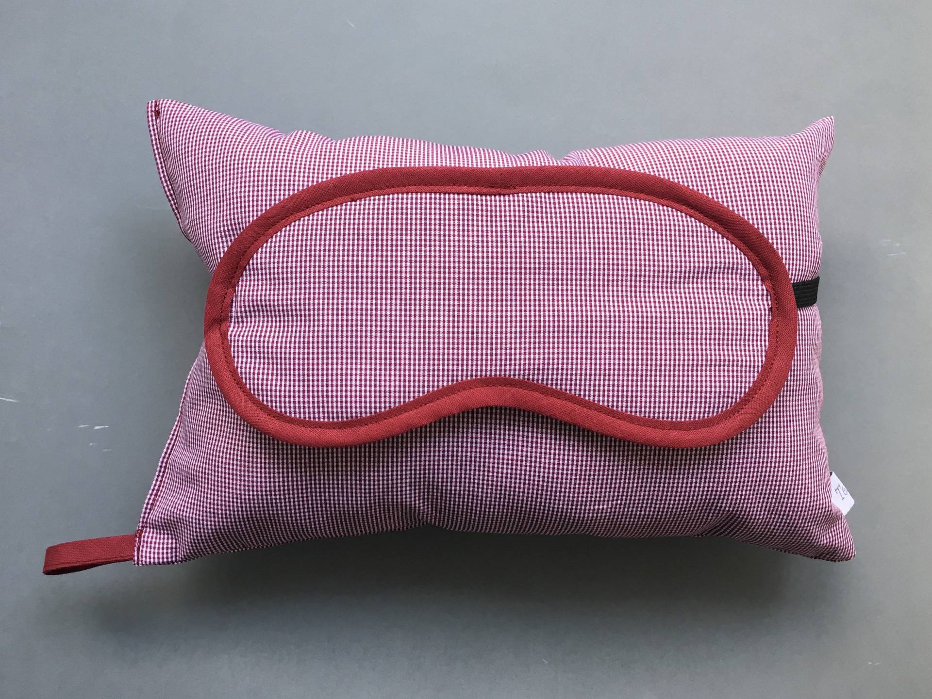 Schlafmaskenset Dunkelrot, Schlafmaske Und Kissen, Geschenk , Travel-Set, Entspannung, Flugreisen, Bahnreisen, Autoreisen Schlafmaskenset Dunkelrot, Schlafmaske Und Kissen, Geschenk , Travel-Set, Entspannung, Flugreisen, Bahnreisen, Autoreisen von Etsy - Tocchine