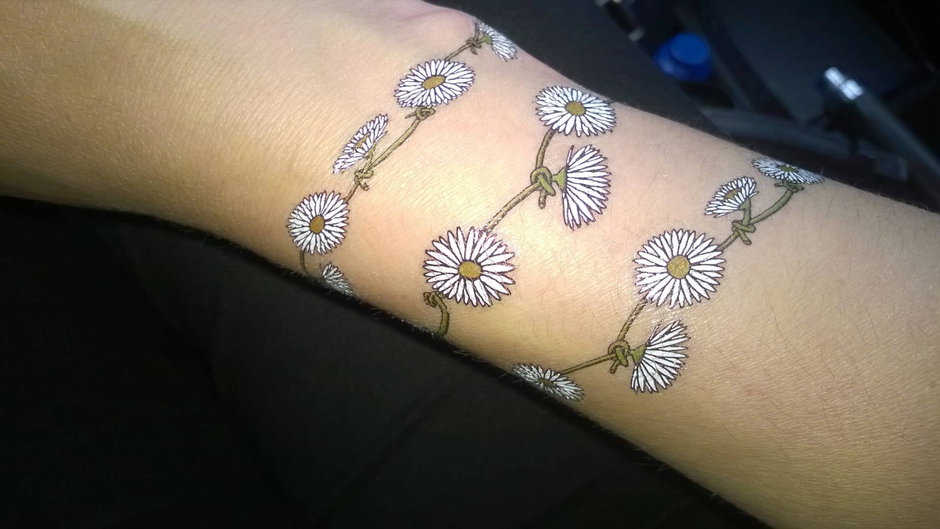 Funky Festival Blume Temporäre Tattoos, Hübsche Gänseblümchen Kette, Schmetterling, Libelle Toll Für Sommer Hippy Fancy Kleid Funky Festival Blume Temporäre Tattoos, Hübsche Gänseblümchen Kette, Schmetterling, Libelle Toll Für Sommer Hippy Fancy Kleid von Etsy - TopTats