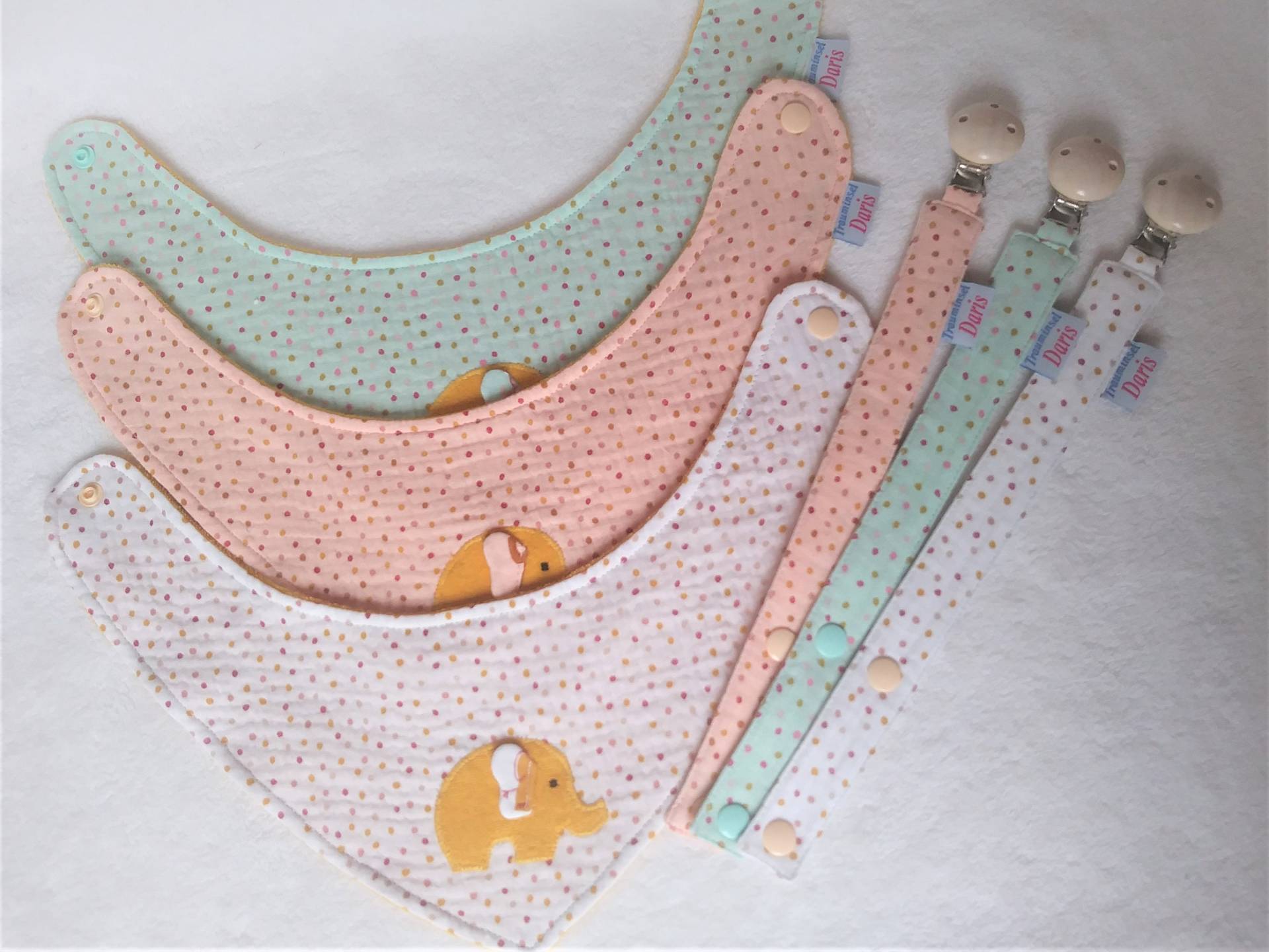 Schnullerband Und Halstuch Mit Applizierten Elefanten Aus Musselin-stoff Bestickten Namen Schnullerband Und Halstuch Mit Applizierten Elefanten Aus Musselin-stoff Bestickten Namen von Etsy - TrauminselDaris