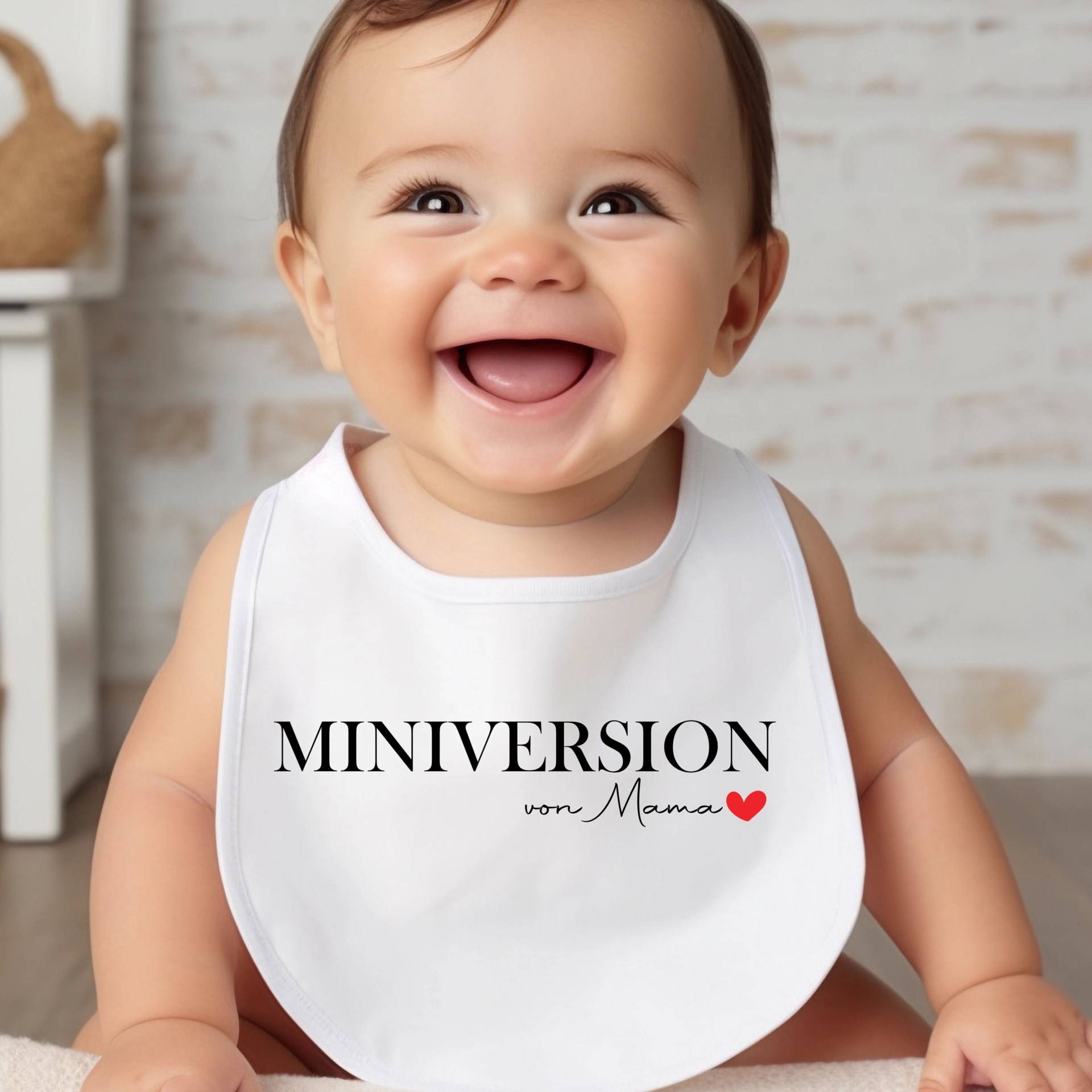 Baby Lätzchen Miniversion Von Mama| Fun Babygeschenk - Geburt-Taufe| Handbedruckt Mit Spruch Mädchen Baby Lätzchen Miniversion Von Mama| Fun Babygeschenk - Geburt-Taufe| Handbedruckt Mit Spruch Mädchen von Etsy - TrendMama