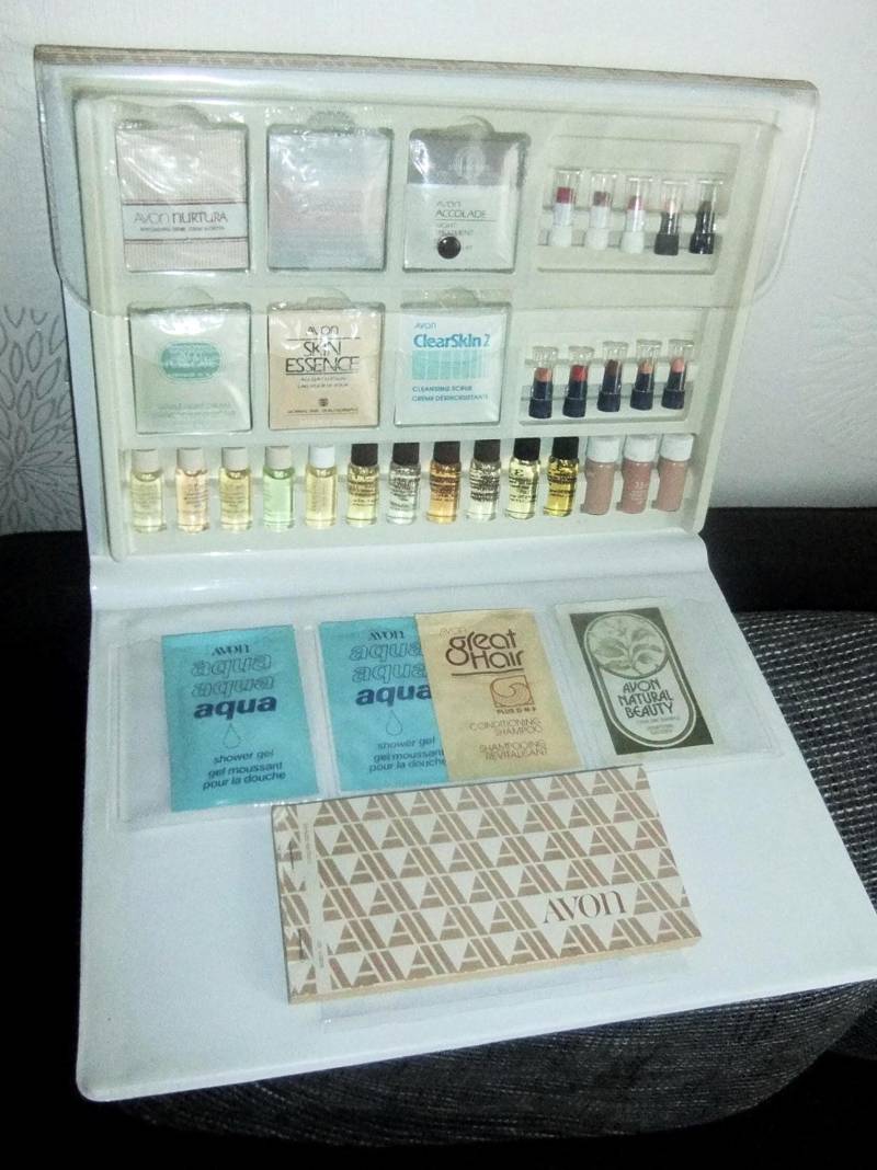Original Avon Vintage Kosmetik-Präsentationsmappe Mit Bestellbuch Aus Den 1980Er Jahren von Etsy - TroedelMarie