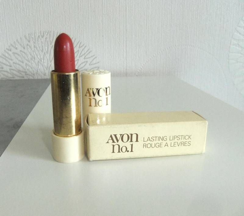 Unbenutzter Original Vintage Avon Lippenstift Inkl. Überkarton Unbenutzter Original Vintage Avon Lippenstift Inkl. Überkarton von Etsy - TroedelMarie