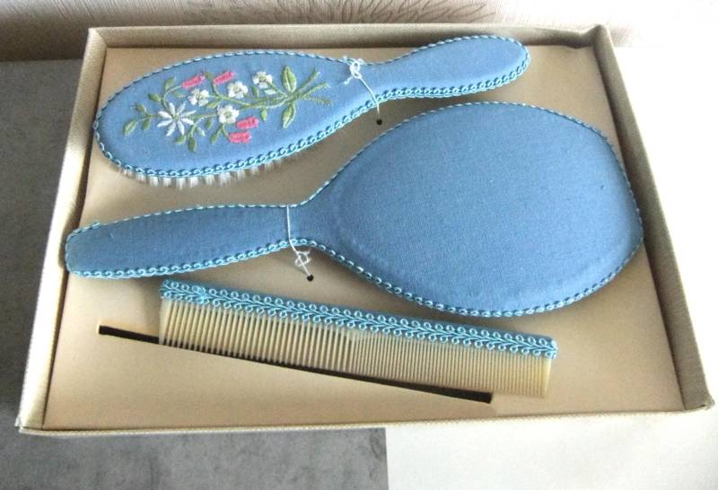 Vintage Frisierset Aus Den 1970Er Jahren Vintage Frisierset Aus Den 1970Er Jahren von Etsy - TroedelMarie