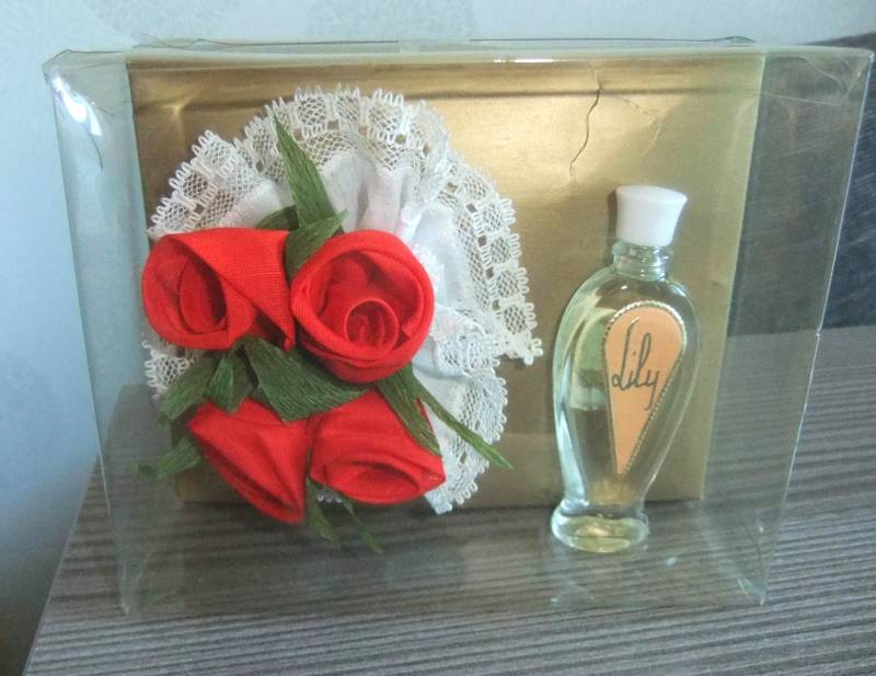 Vintage Miniatur Parfüm Mit 2 Stofftaschentüchern in Geschenkbox, 1950Er Jahre von Etsy - TroedelMarie