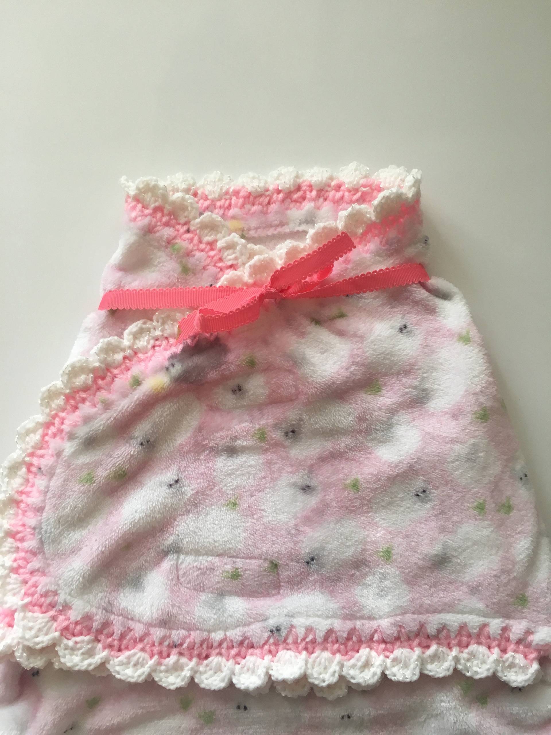 Baby Weiß Und Grau Schaf Swaddling Wrap - Rosa Mit Häkelbesatz von Etsy - TruPrettyDesigns