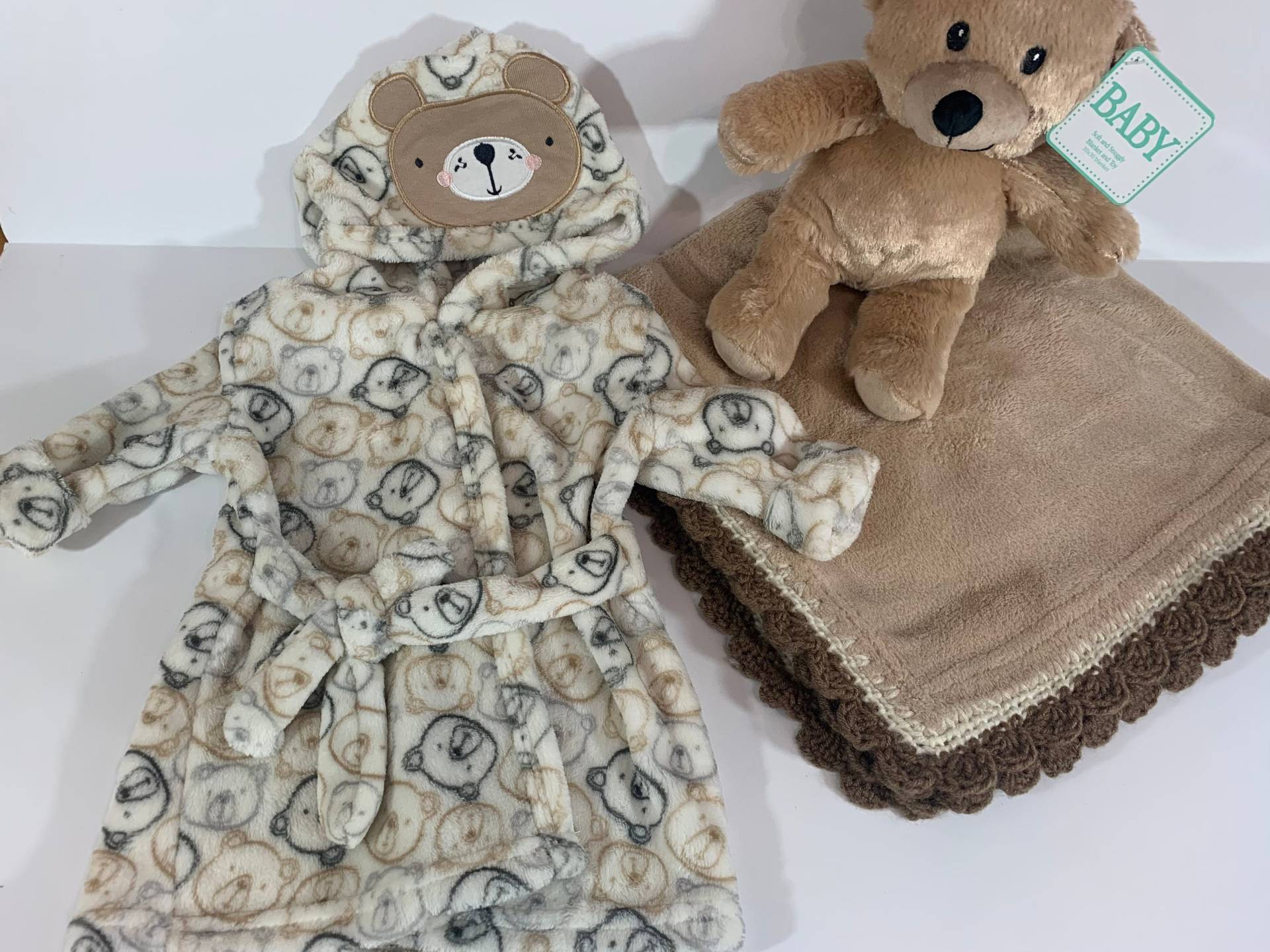 Braunbär Häkeldecke Babydecke Geschenk Set - Decke, Bär Plüsch & Robe von Etsy - TruPrettyDesigns