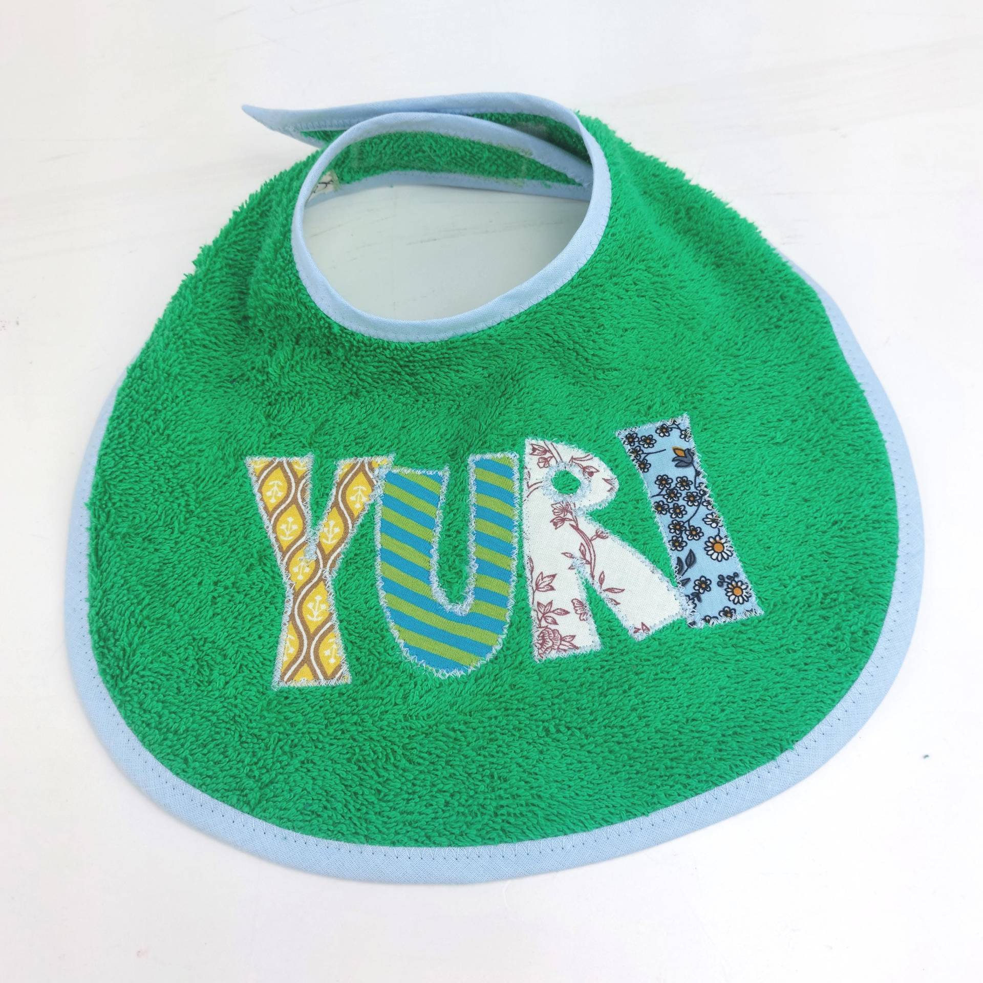 Ab 22 Euro Frottee Lätzchen Für Babys, Personalisiert, Mit Namen, Buchstaben Applikation - Grasgrün Ab 22 Euro Frottee Lätzchen Für Babys, Personalisiert, Mit Namen, Buchstaben Applikation - Grasgrün von Etsy - Trullafabrik