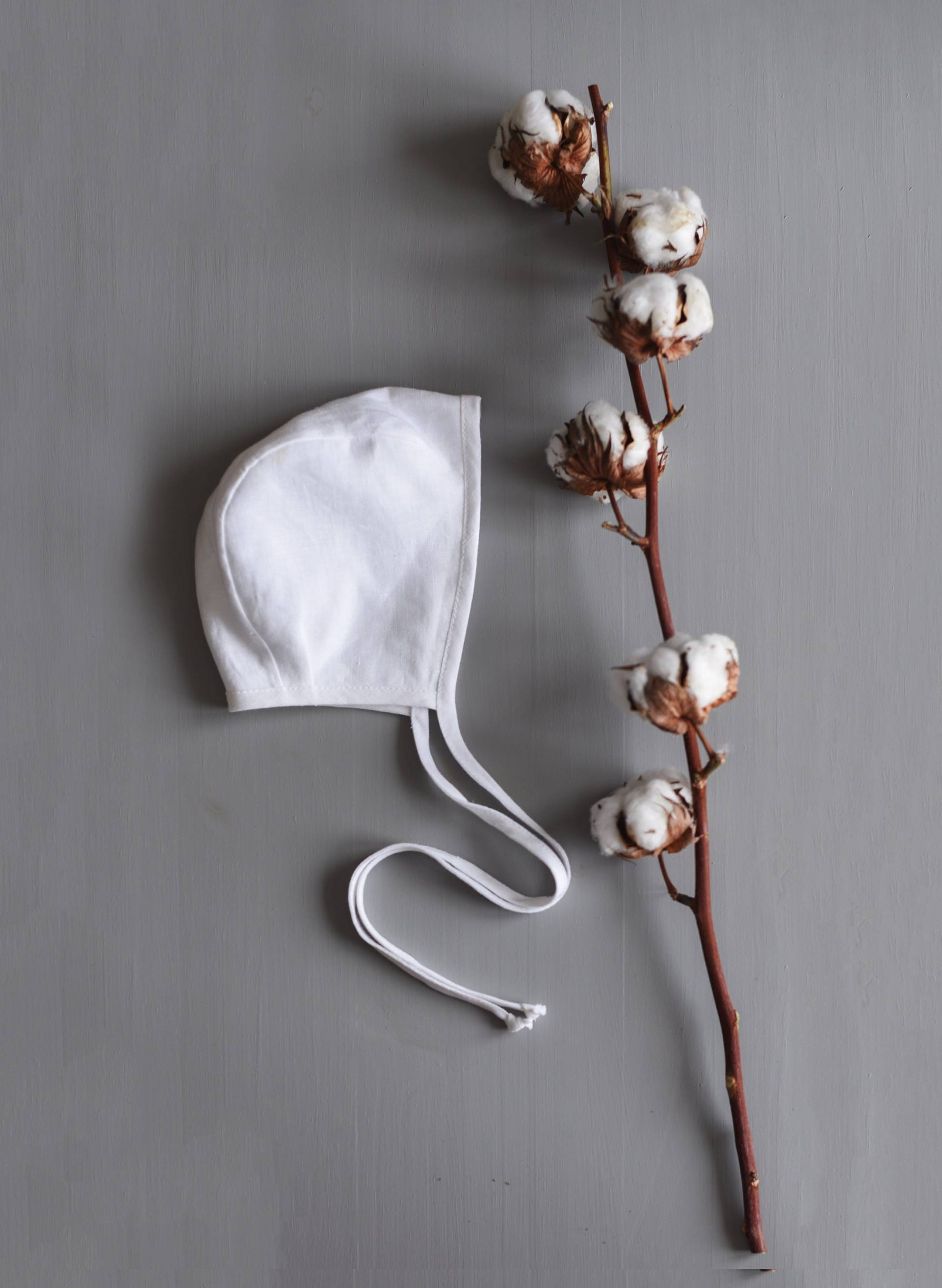 Bonnet Bebe, Weiße Mütze, Baby Liberty Leinen Hut, Neugeborenen Baby-Dusche-Geschenk, Bio-Baby-Kleidung, Nach Hause Kommen Outfit von Etsy - TsiomikKids