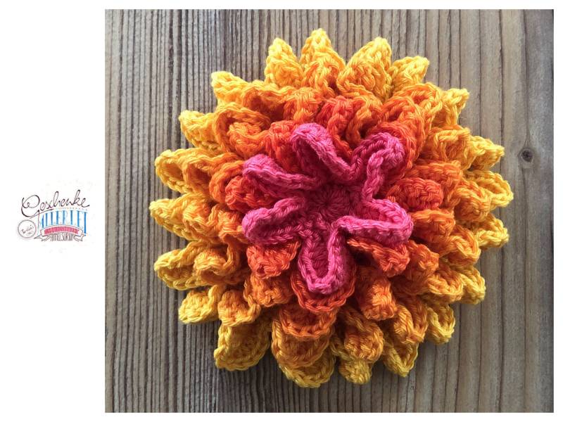 Gehäkelte Muttermund-Blume in Himbeere, Gelb- Und Orange-Tönen - Geburtsvorbereitung Arbeitsmittel Für Schwangerschaft, Hebamme Doula von Etsy - TunellasGeschenke