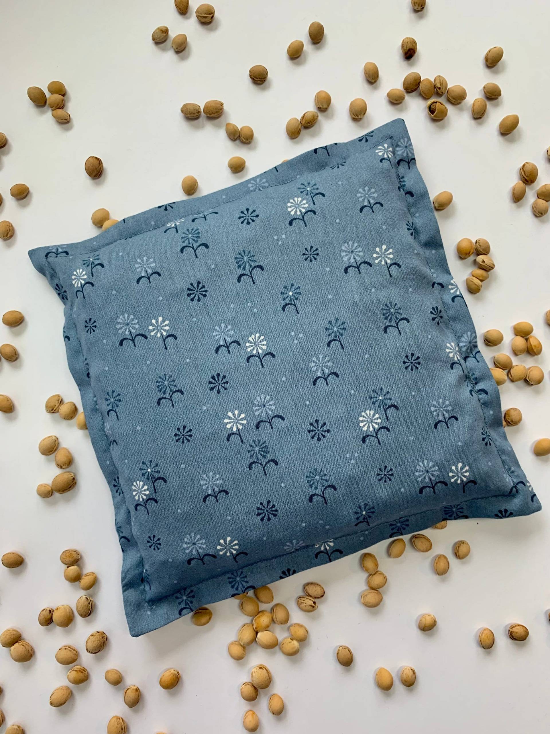 Kirschkernkissen Wärmekissen Handmade 23x23cm 480G Geschenkidee Unikat Herbst Winter Blumenmuster Blumen Floral Romantisch Blau Kirschkernkissen Wärmekissen Handmade 23x23cm 480G Geschenkidee Unikat Herbst Winter Blumenmuster Blumen Floral Romantisch Blau von Etsy - Twinecult