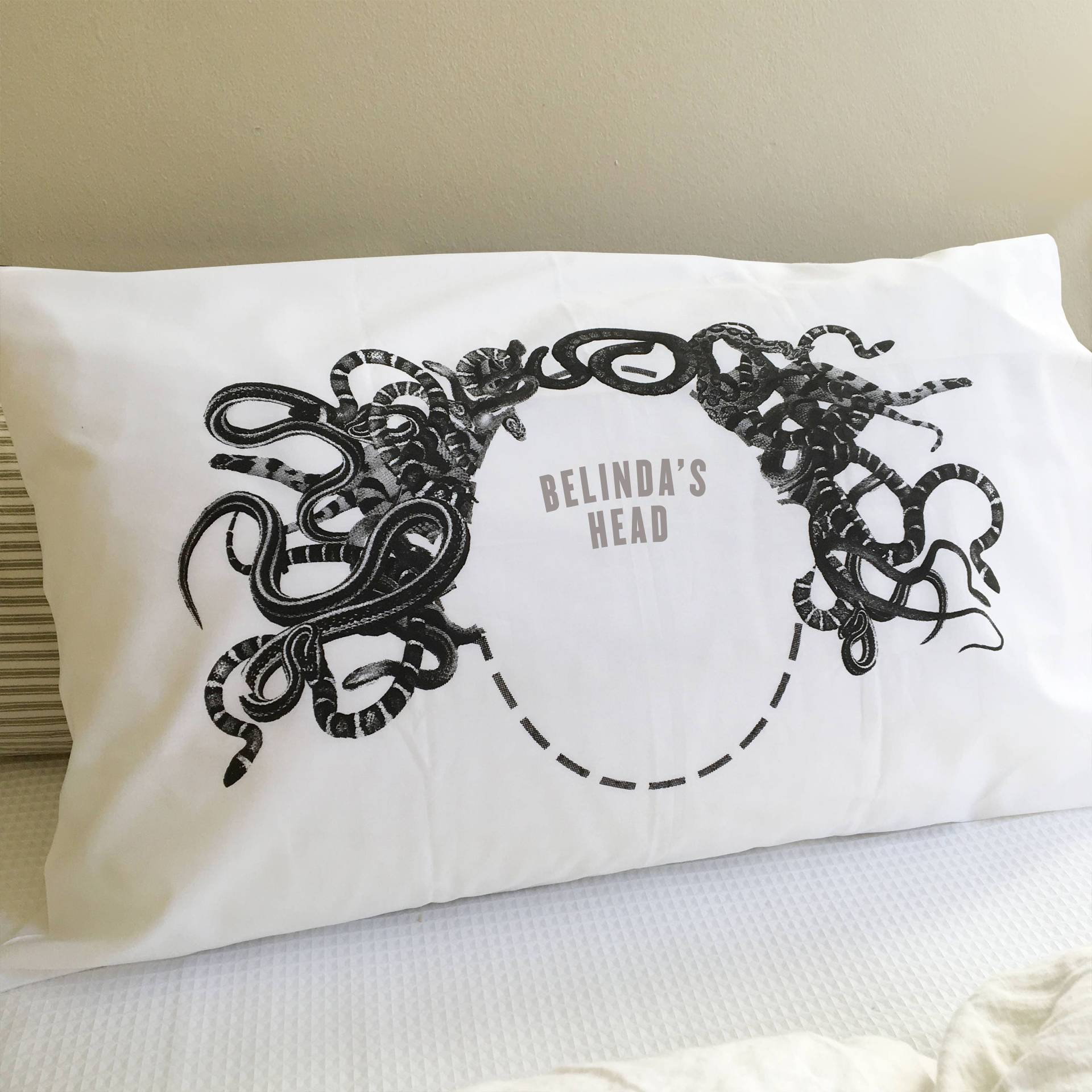 Headcase Kissenbezug - Medusa Haar, Schlangenhaar Kopfkissenüberzug von Etsy - TwistedTweeLtd