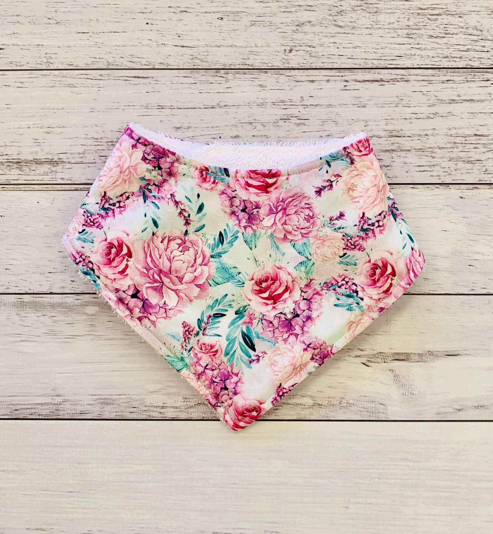Baby Mädchen Lätzchen Lila Blumen Digital Bedruckter Stoff Frottee Rücken Baby Mädchen Lätzchen Lila Blumen Digital Bedruckter Stoff Frottee Rücken von Etsy - TwoBlackRabbits