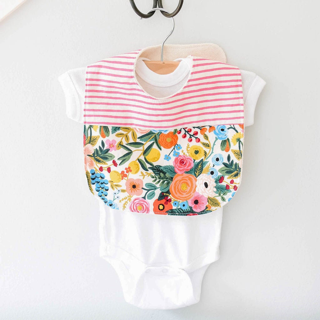 Blumenbabylätzchen, Gewehrpapierlätzchen, Blumenlätzchen, Moderne Blumen, Baumwollbabylätzchen, Geschenke Unter 30, Gewehrpapierstoff von Etsy - TwoLittleBeansCo
