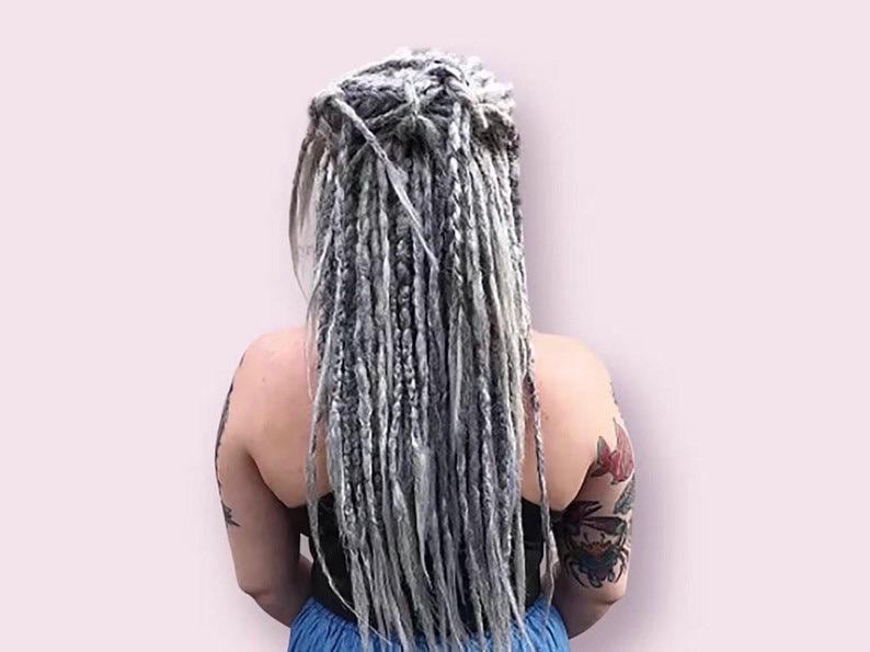 Grau Dread-Locken Erweiterungen Silber Weiß - Single Doubled End Se-De, Gehäkelte Natürliche Looks Dread Mit Loose End von Etsy - TwodotsDreadsWigs