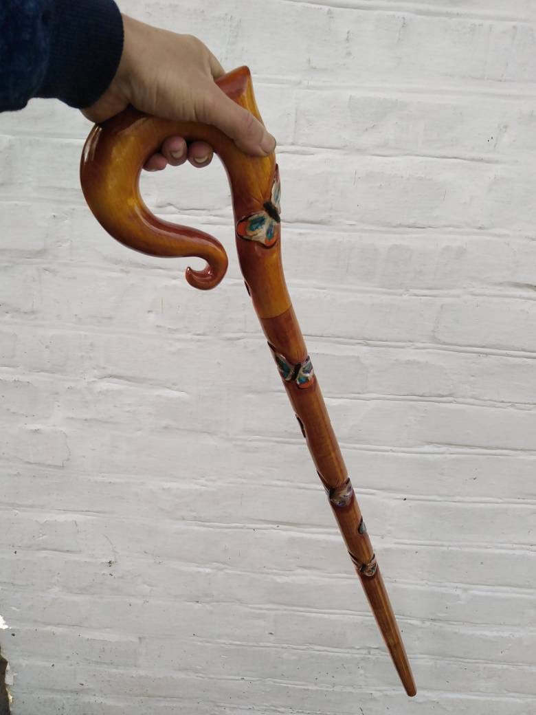 Aus Holz Geschnitzte Gehstock Handarbeit Mit Schmetterlingen Wanderstock Holzstock Für Frau Aus Holz Geschnitzte Gehstock Handarbeit Mit Schmetterlingen Wanderstock Holzstock Für Frau von Etsy - UAWoodArtByMihail