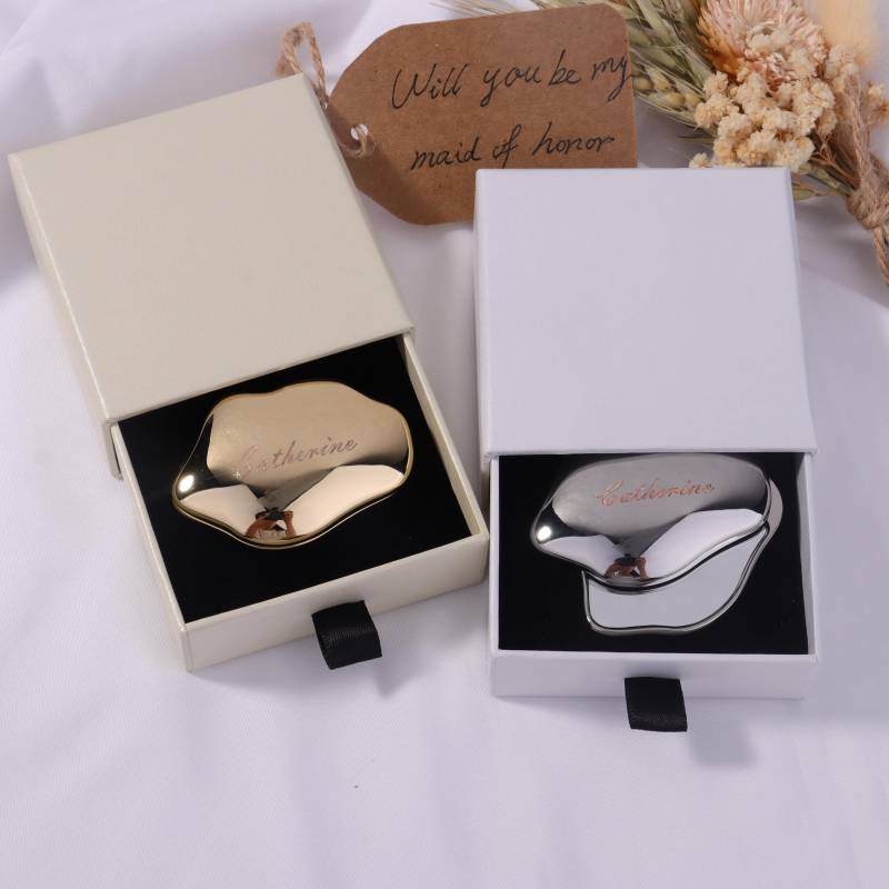 Personalized Hand Engraved Compact Mirror, Custom Heart Cloud Pocket Unique Bridesmaid Gift, Gift For Her von Etsy - Ulseno